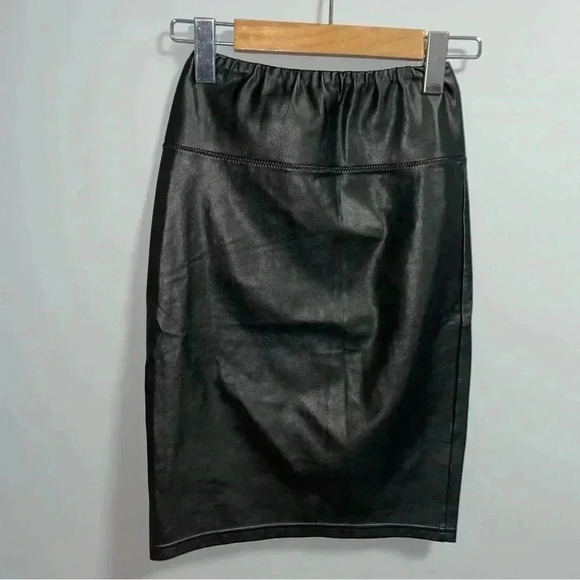 Aritzia - Wilfred Free Bodycon Skirt - Picture 3 of 4